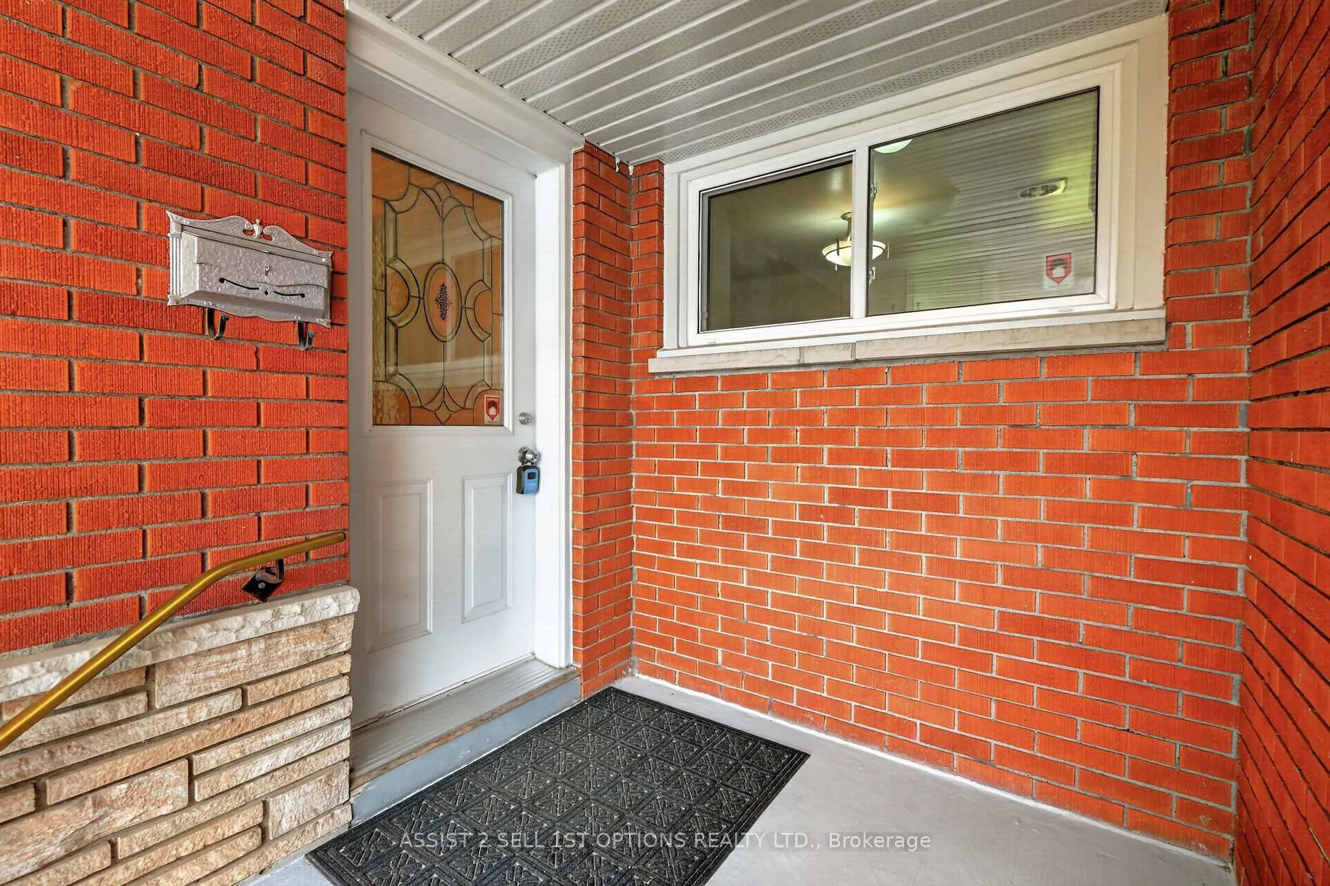 Photo 2 of 874 Riddell Avenue N, Ottawa, McKellar Heights/Glabar Park — HOMEH