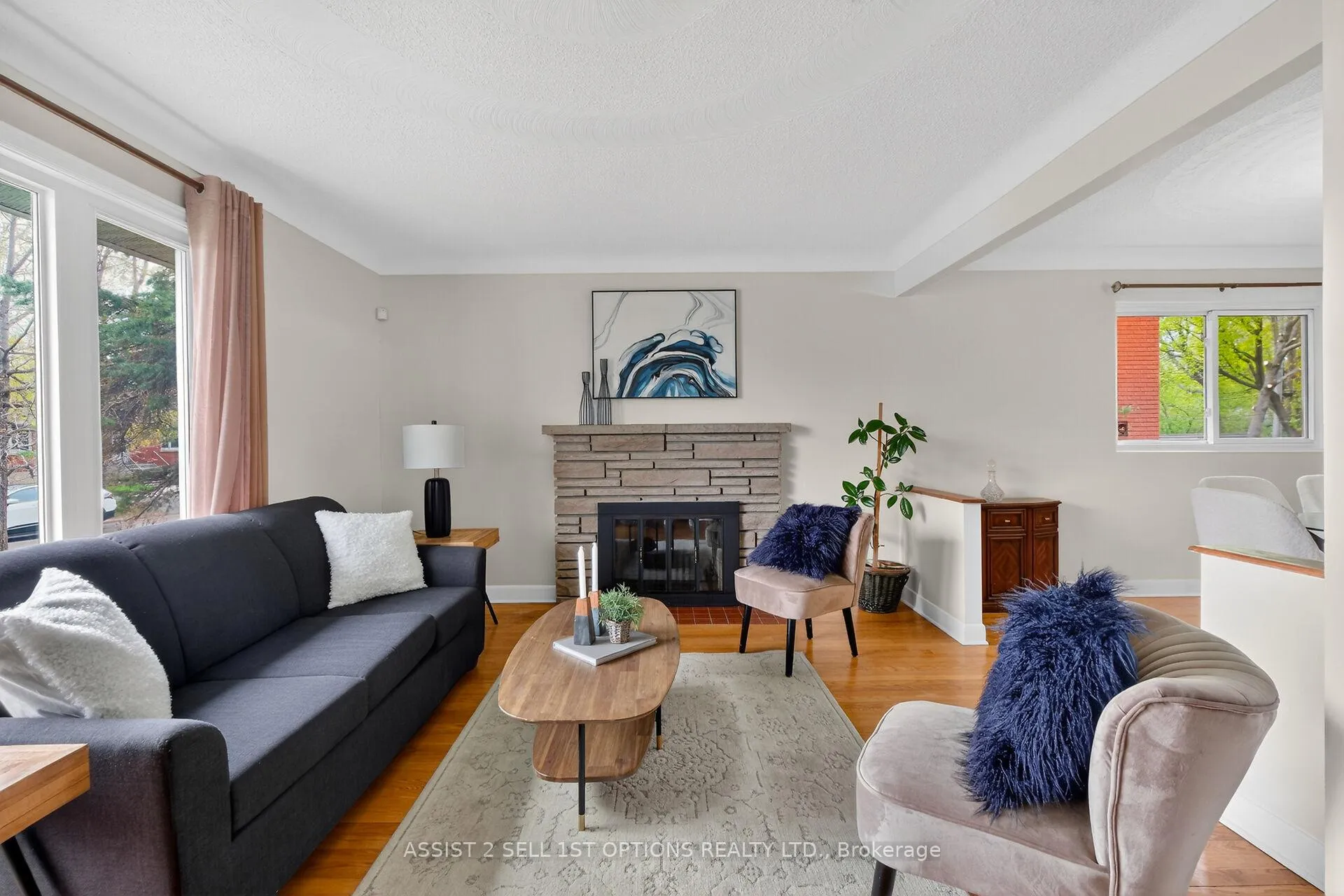 Photo 4 of 874 Riddell Avenue N, Ottawa, McKellar Heights/Glabar Park — HOMEH