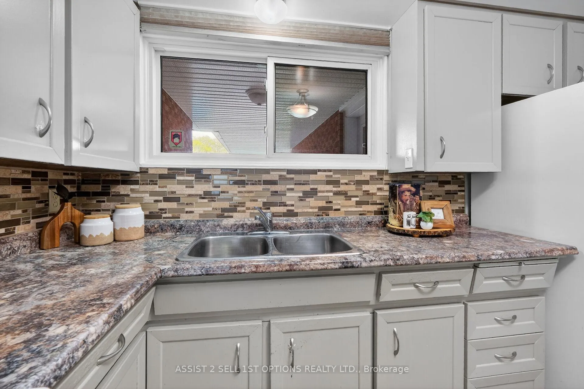 Photo 12 of 874 Riddell Avenue N, Ottawa, McKellar Heights/Glabar Park — HOMEH