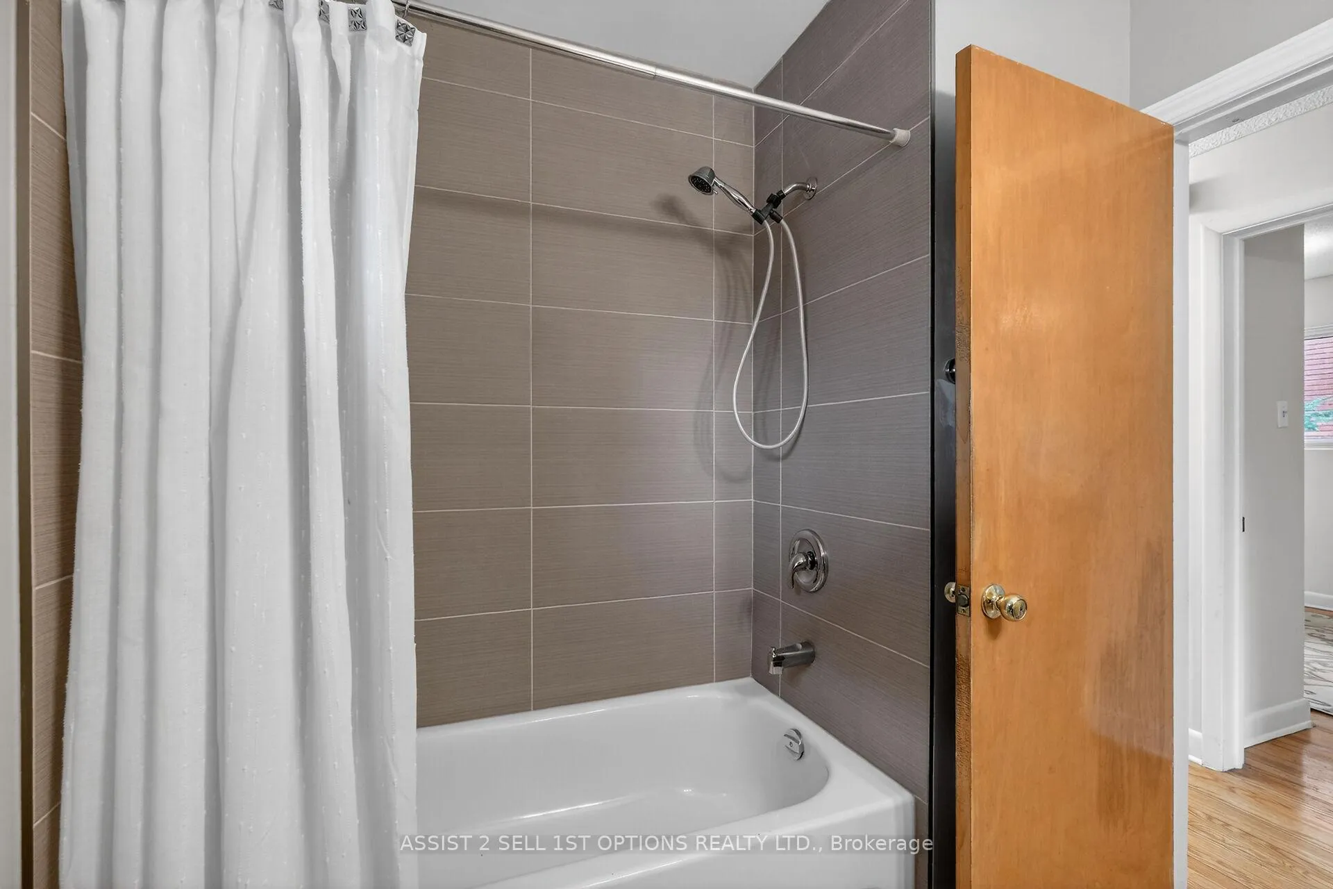Photo 22 of 874 Riddell Avenue N, Ottawa, McKellar Heights/Glabar Park — HOMEH