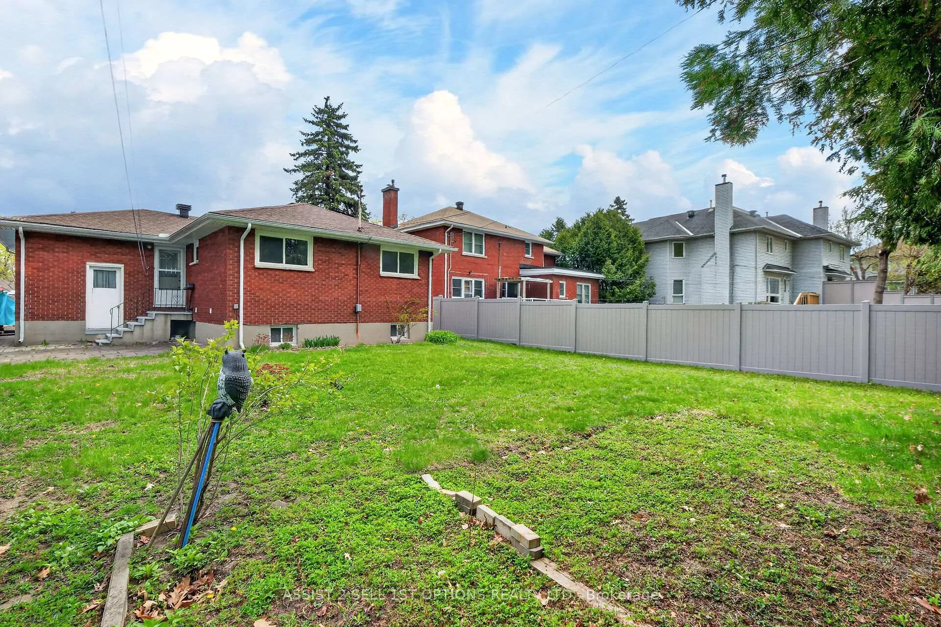 Photo 29 of 874 Riddell Avenue N, Ottawa, McKellar Heights/Glabar Park — HOMEH