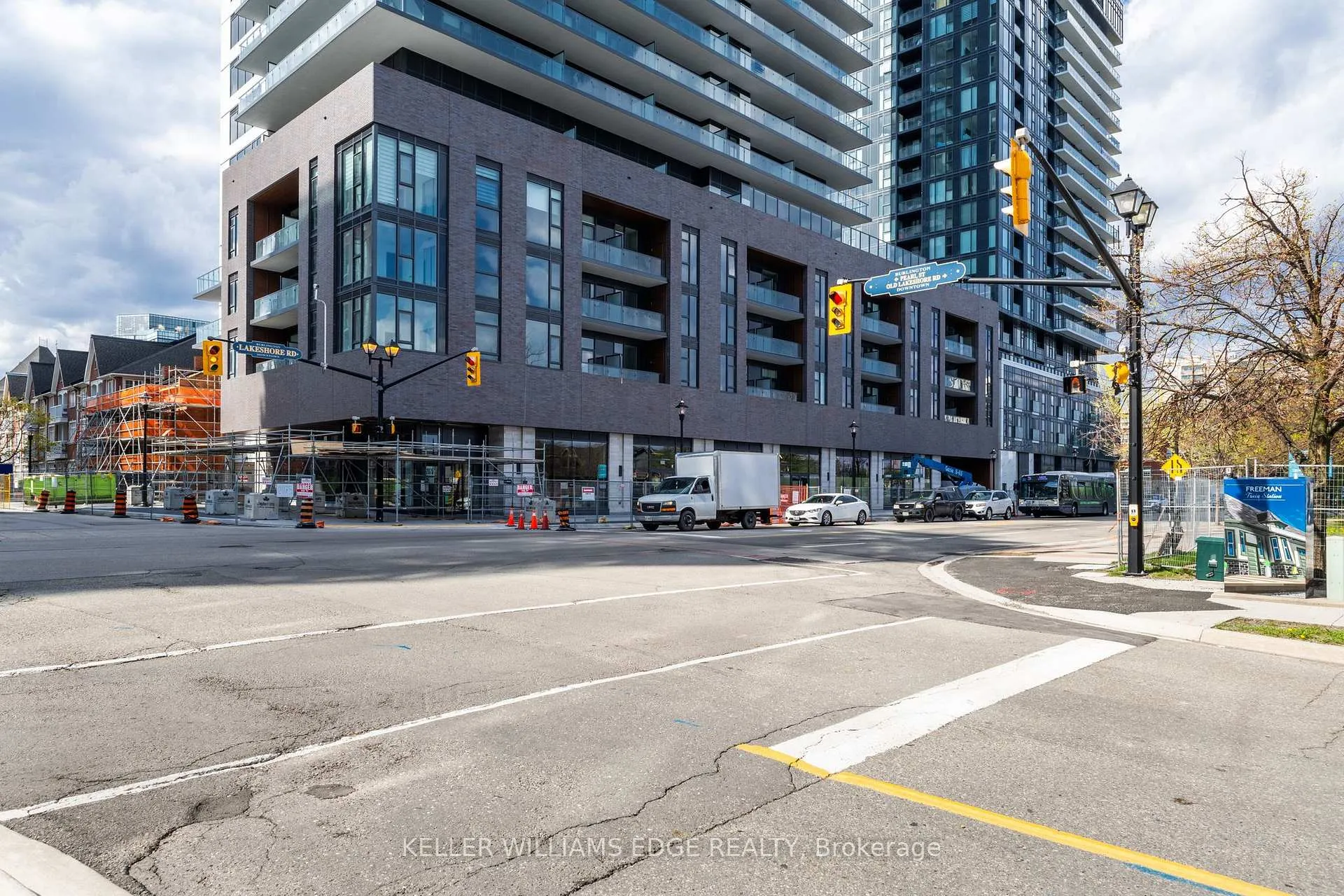 Photo 4 of Unit 1703, 2075 Lakeshore Road, Burlington, Brant — HOMEH