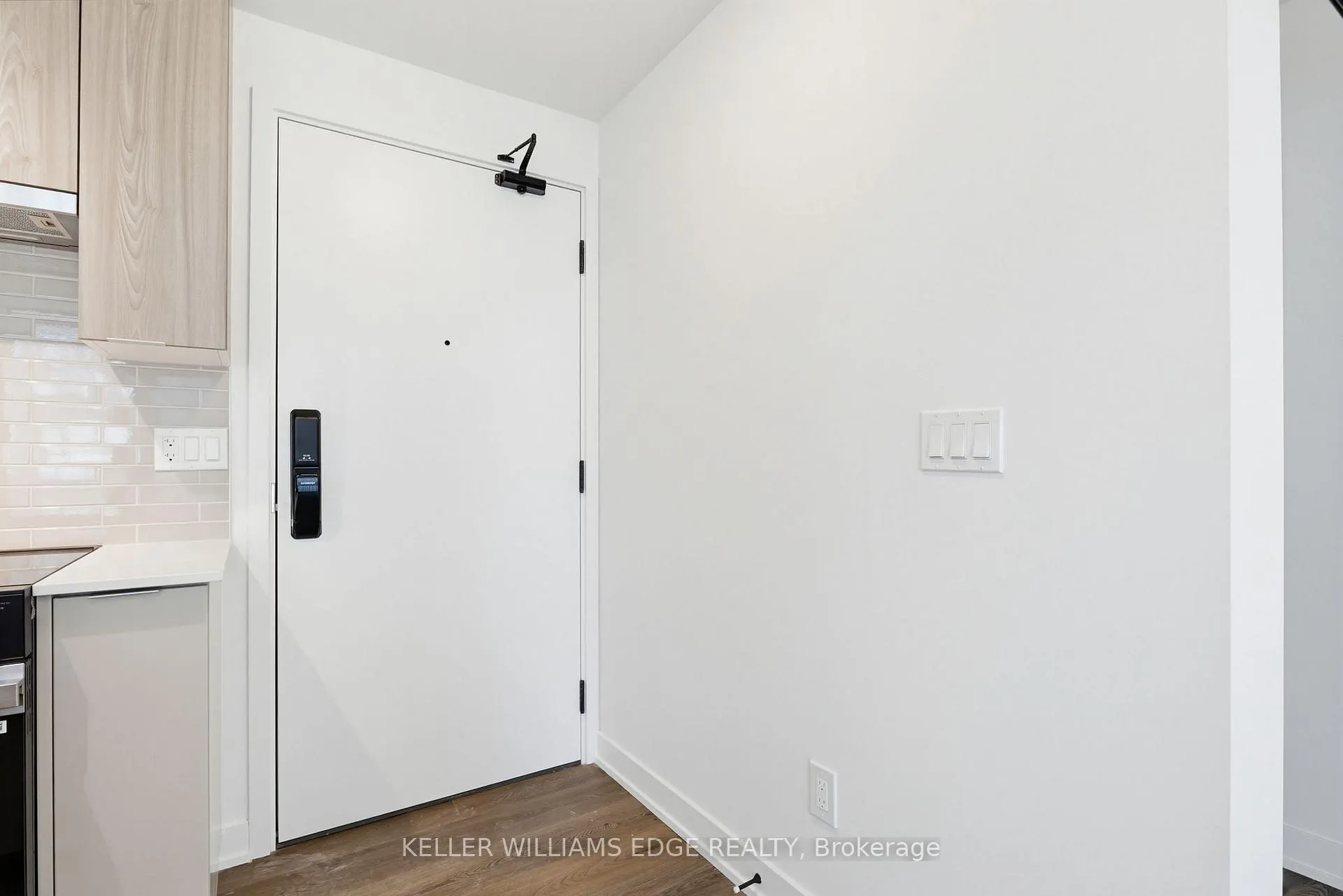 Photo 10 of Unit 1703, 2075 Lakeshore Road, Burlington, Brant — HOMEH