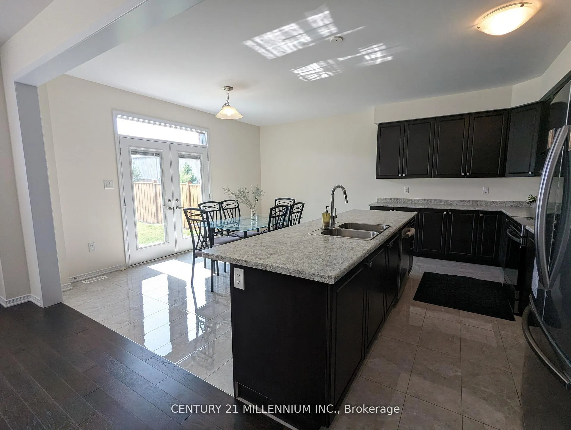 Photo 3 of 194 Woolwich Street S, Woolwich, Breslau — HOMEH