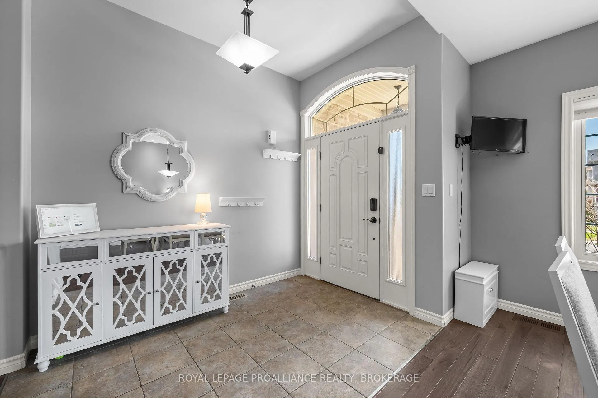 Photo 5 of 812 Augusta Drive, Kingston, City Northwest — HOMEH