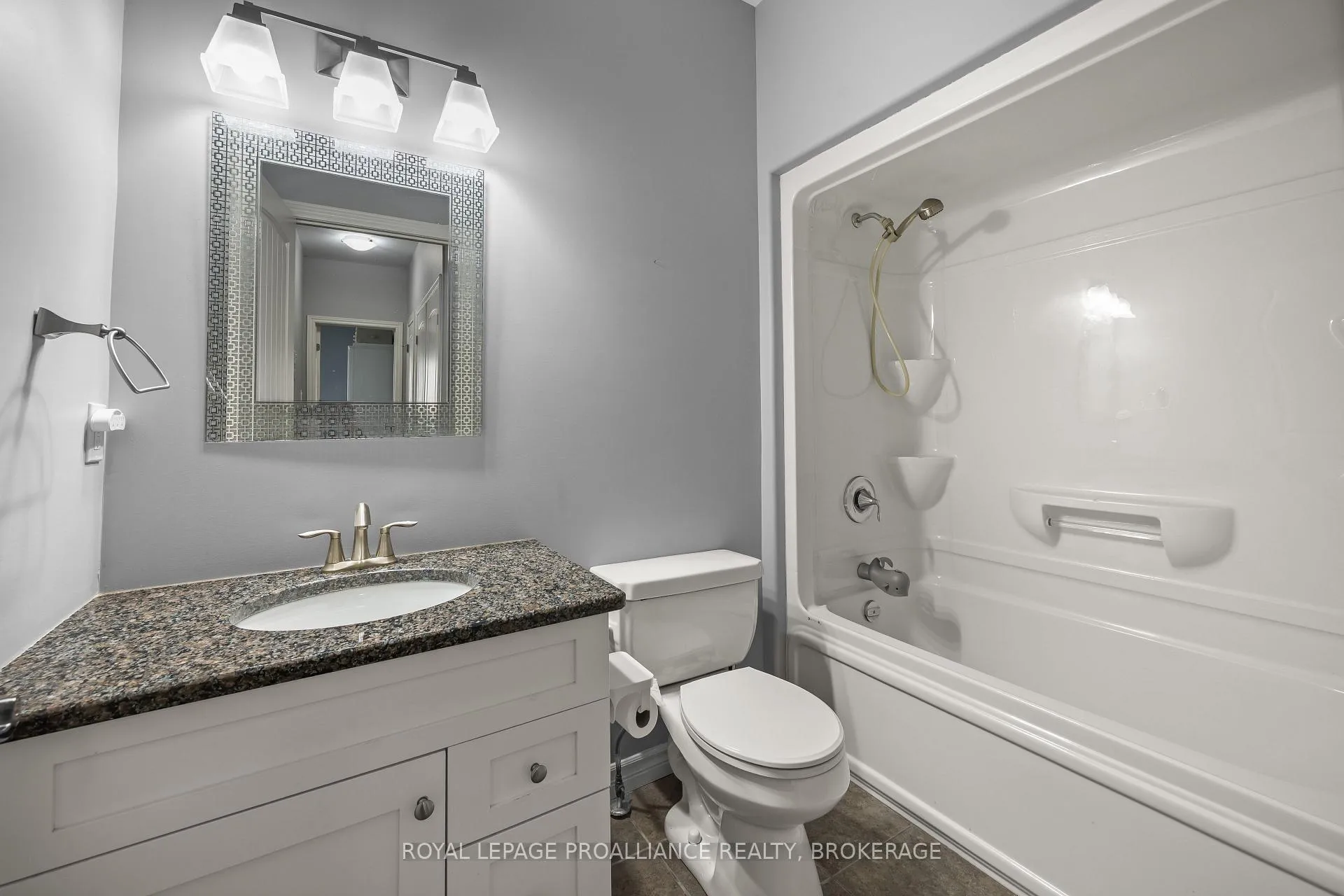 Photo 17 of 812 Augusta Drive, Kingston, City Northwest — HOMEH