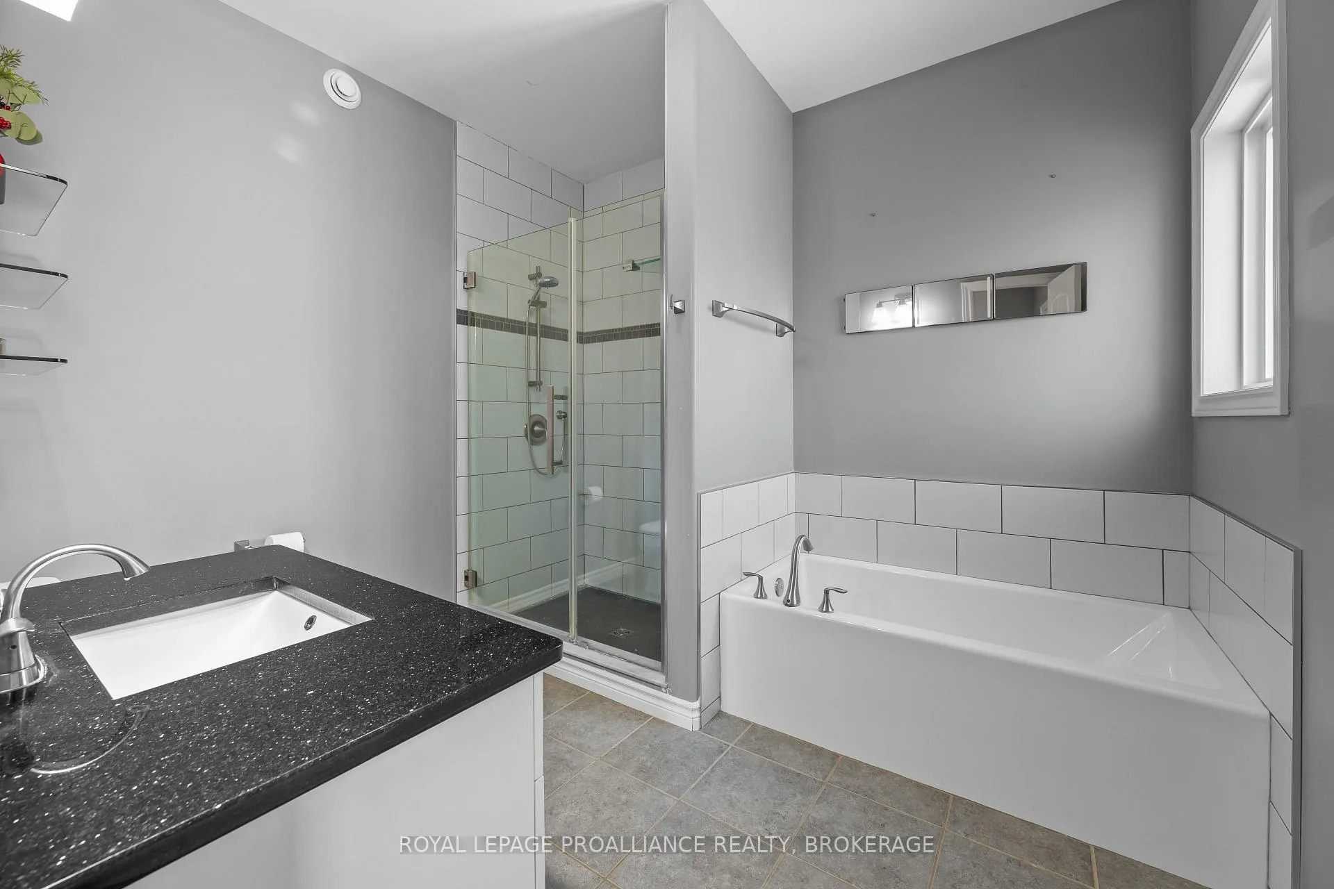Photo 26 of 812 Augusta Drive, Kingston, City Northwest — HOMEH