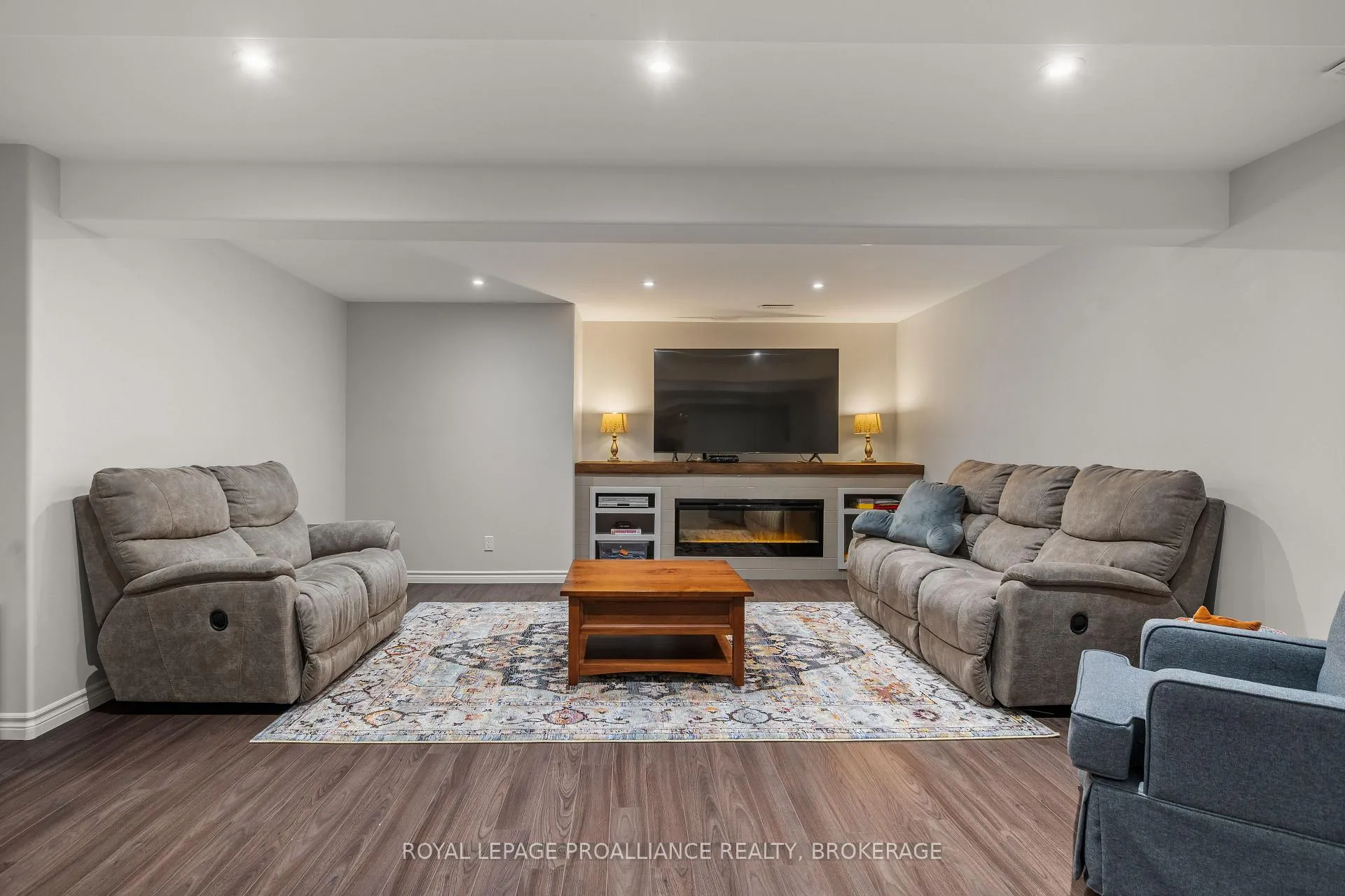 Photo 36 of 812 Augusta Drive, Kingston, City Northwest — HOMEH