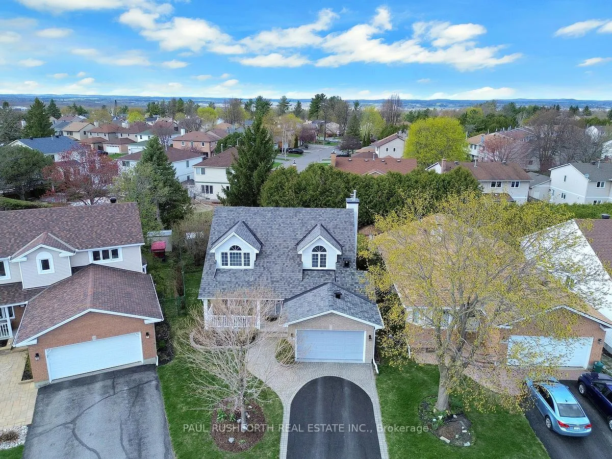 Photo 3 of 1377 Caravel Crescent, Ottawa, Bilberry Creek/Queenswood Heights — HOMEH