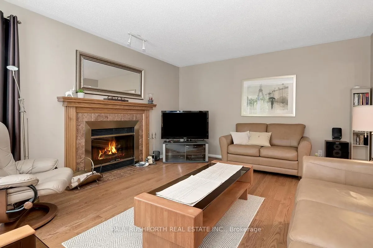 Photo 19 of 1377 Caravel Crescent, Ottawa, Bilberry Creek/Queenswood Heights — HOMEH