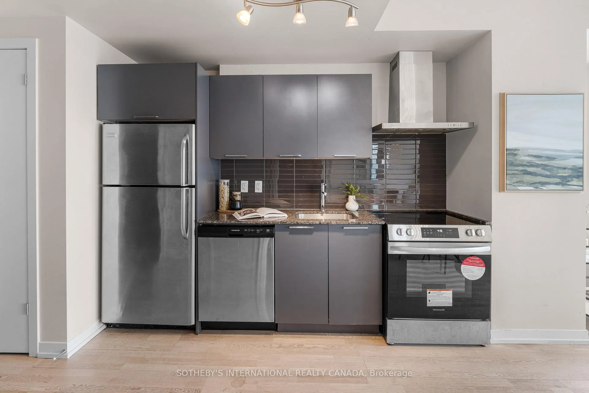 Photo 4 of Unit 1204, 95 Bathurst Street, Toronto, Waterfront Communities — HOMEH