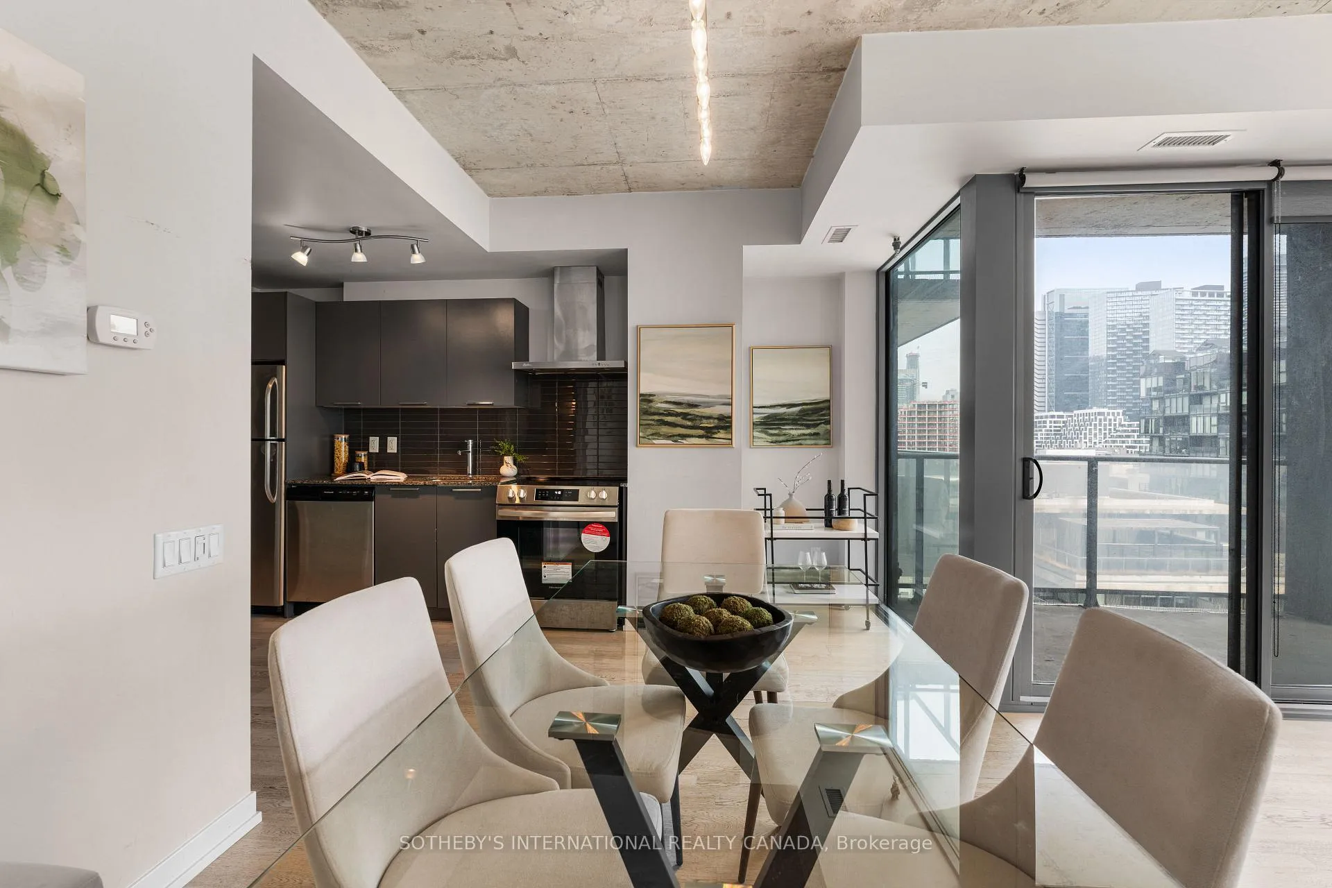 Photo 6 of Unit 1204, 95 Bathurst Street, Toronto, Waterfront Communities — HOMEH