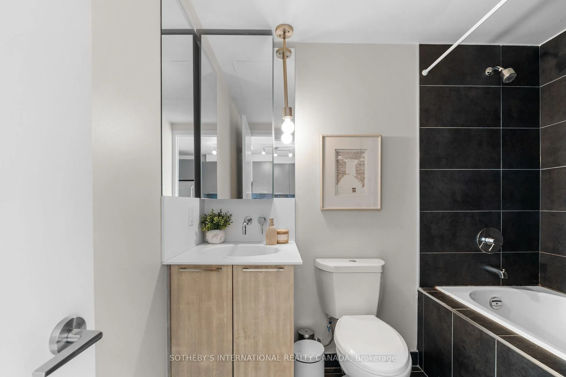 Photo 15 of Unit 1204, 95 Bathurst Street, Toronto, Waterfront Communities — HOMEH
