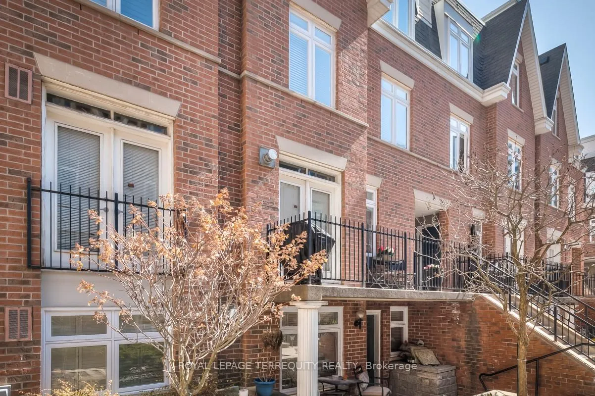 Photo 2 of Unit 18, 106 Redpath Avenue, Toronto, Mount Pleasant West — HOMEH