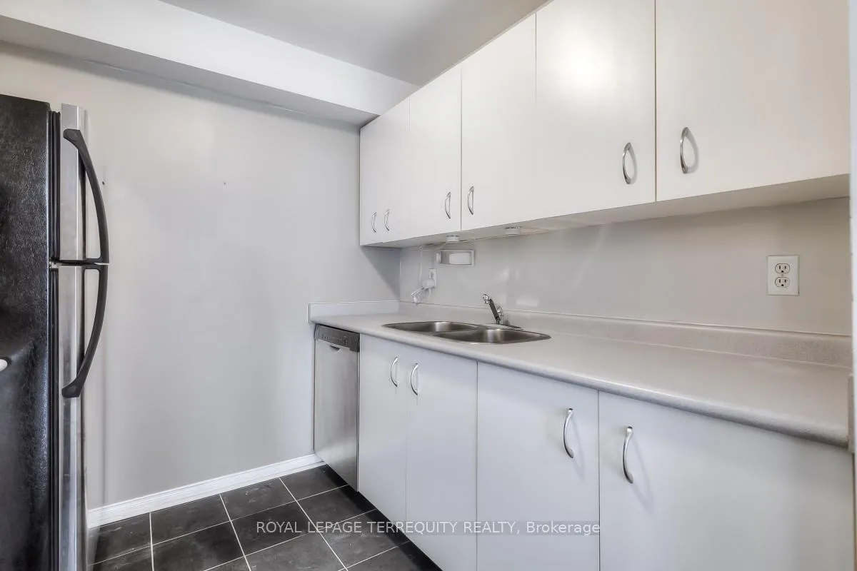 Photo 6 of Unit 18, 106 Redpath Avenue, Toronto, Mount Pleasant West — HOMEH