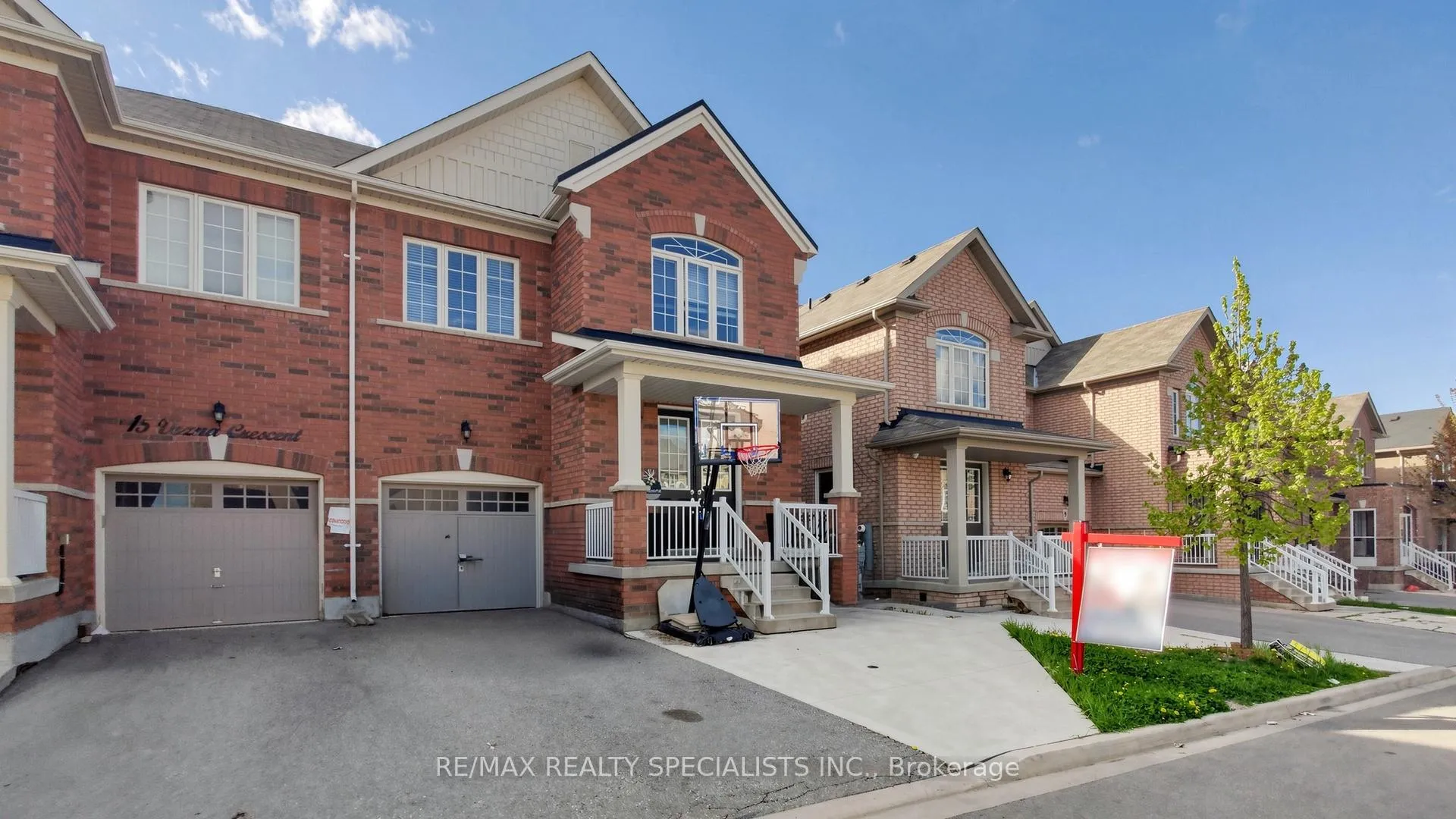 Photo 3 of 13 Vezna Crescent, Brampton, Credit Valley — HOMEH