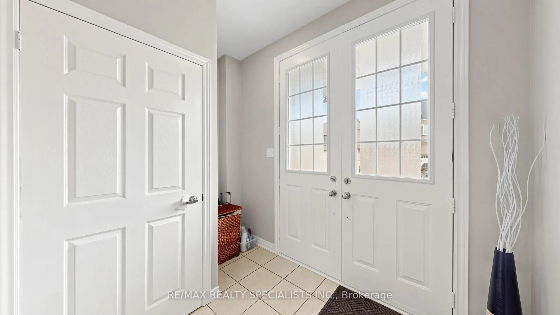 Photo 4 of 13 Vezna Crescent, Brampton, Credit Valley — HOMEH