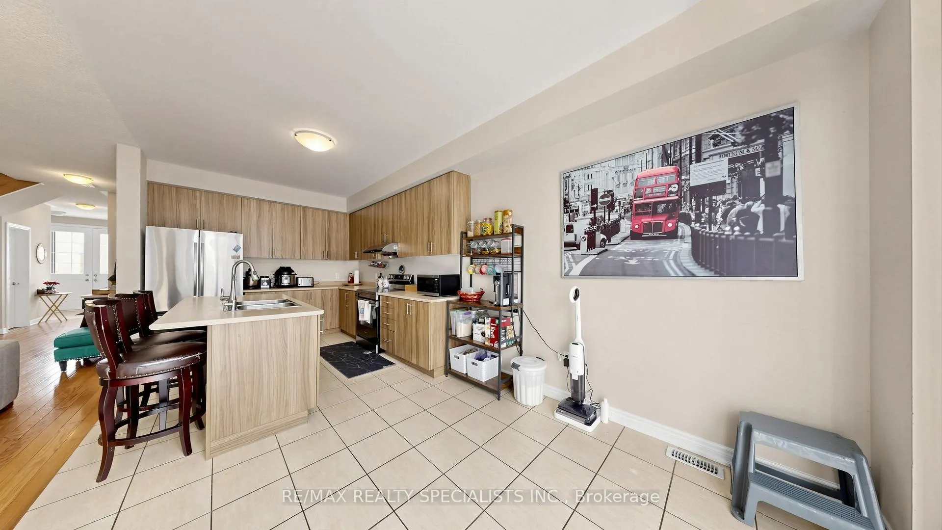 Photo 12 of 13 Vezna Crescent, Brampton, Credit Valley — HOMEH