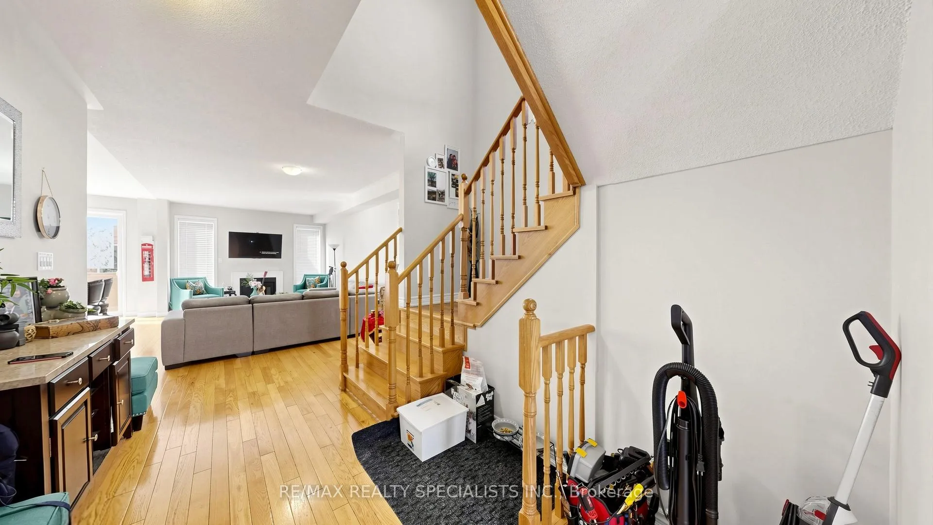 Photo 17 of 13 Vezna Crescent, Brampton, Credit Valley — HOMEH