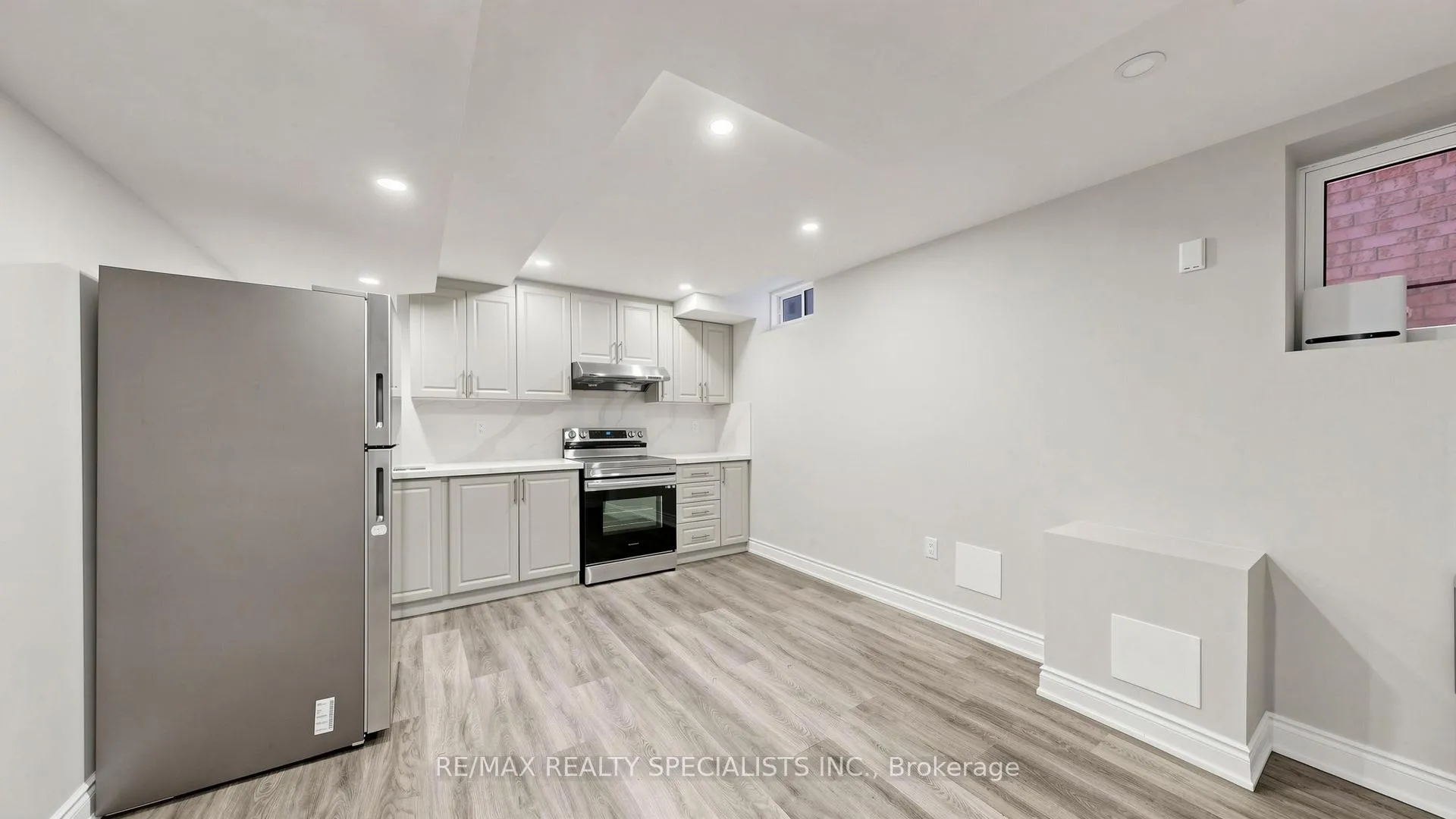 Photo 34 of 13 Vezna Crescent, Brampton, Credit Valley — HOMEH