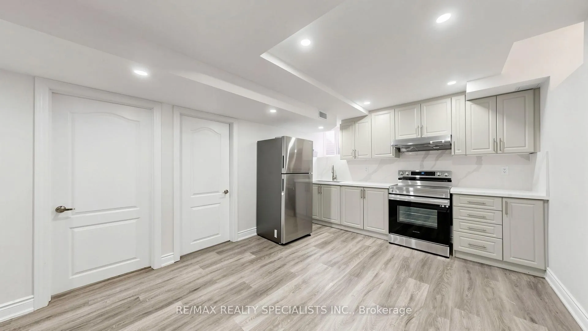 Photo 35 of 13 Vezna Crescent, Brampton, Credit Valley — HOMEH