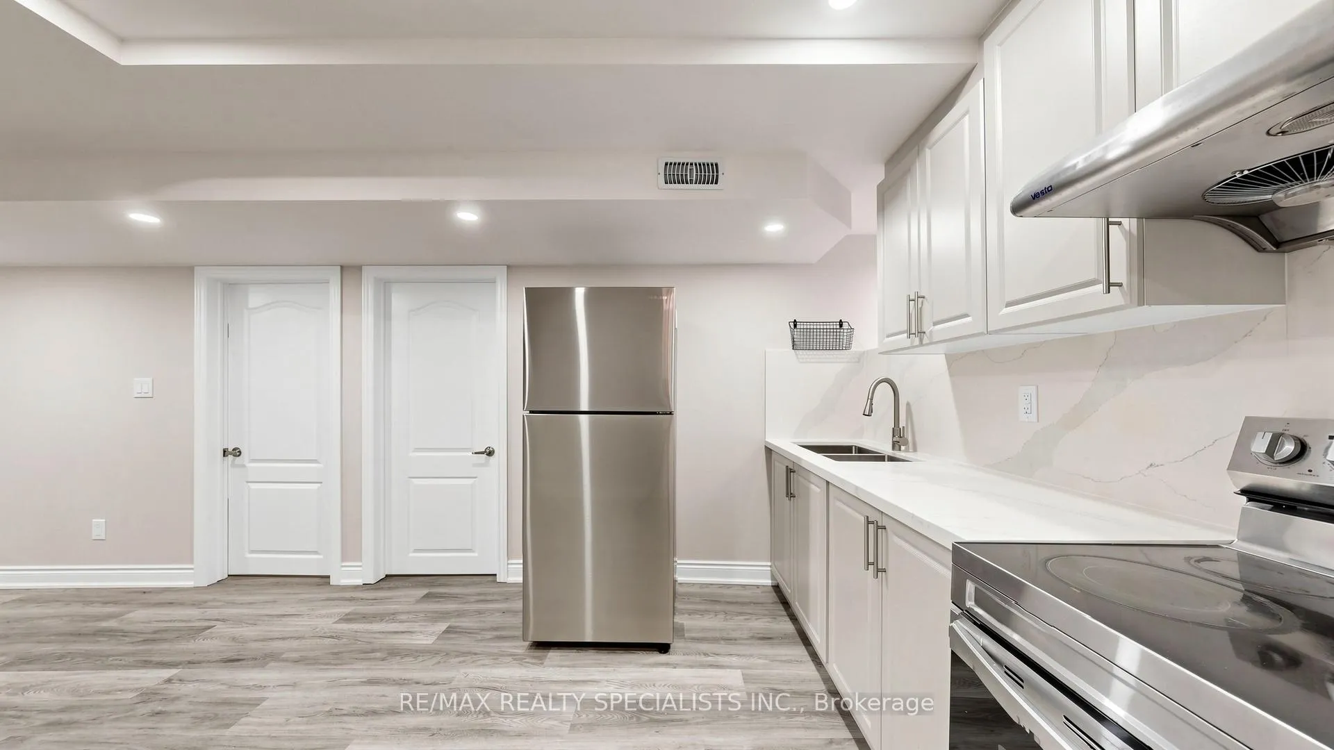 Photo 36 of 13 Vezna Crescent, Brampton, Credit Valley — HOMEH