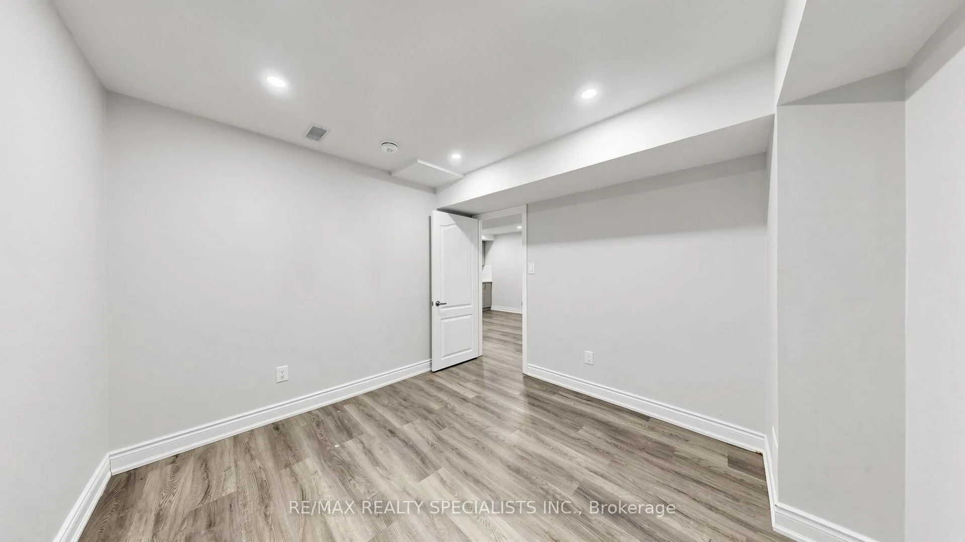 Photo 41 of 13 Vezna Crescent, Brampton, Credit Valley — HOMEH