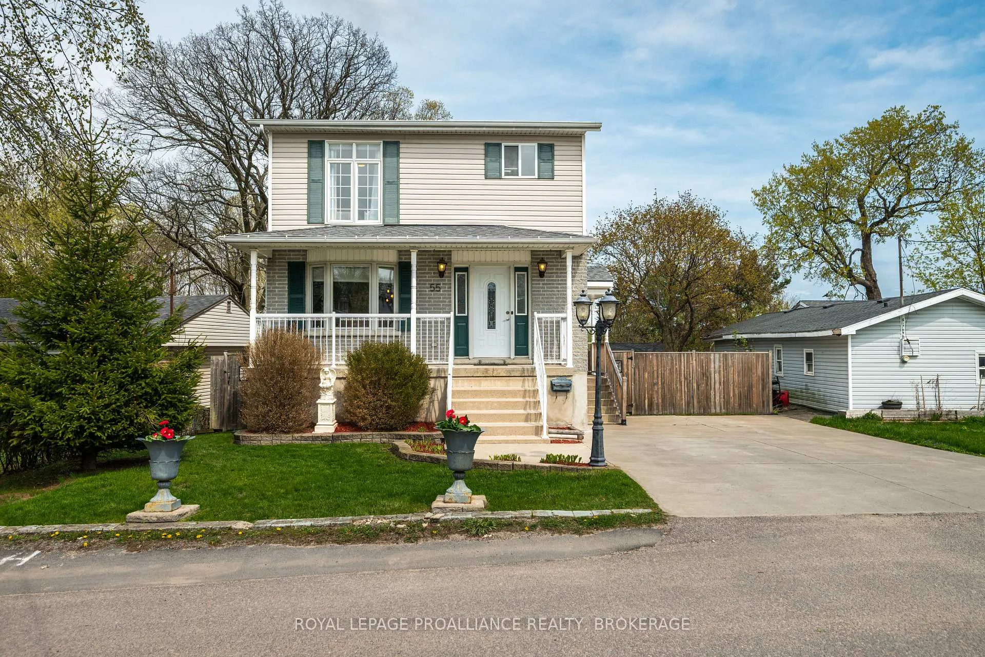 Photo 2 of 55 Shaw Street, Kingston, Rideau — HOMEH