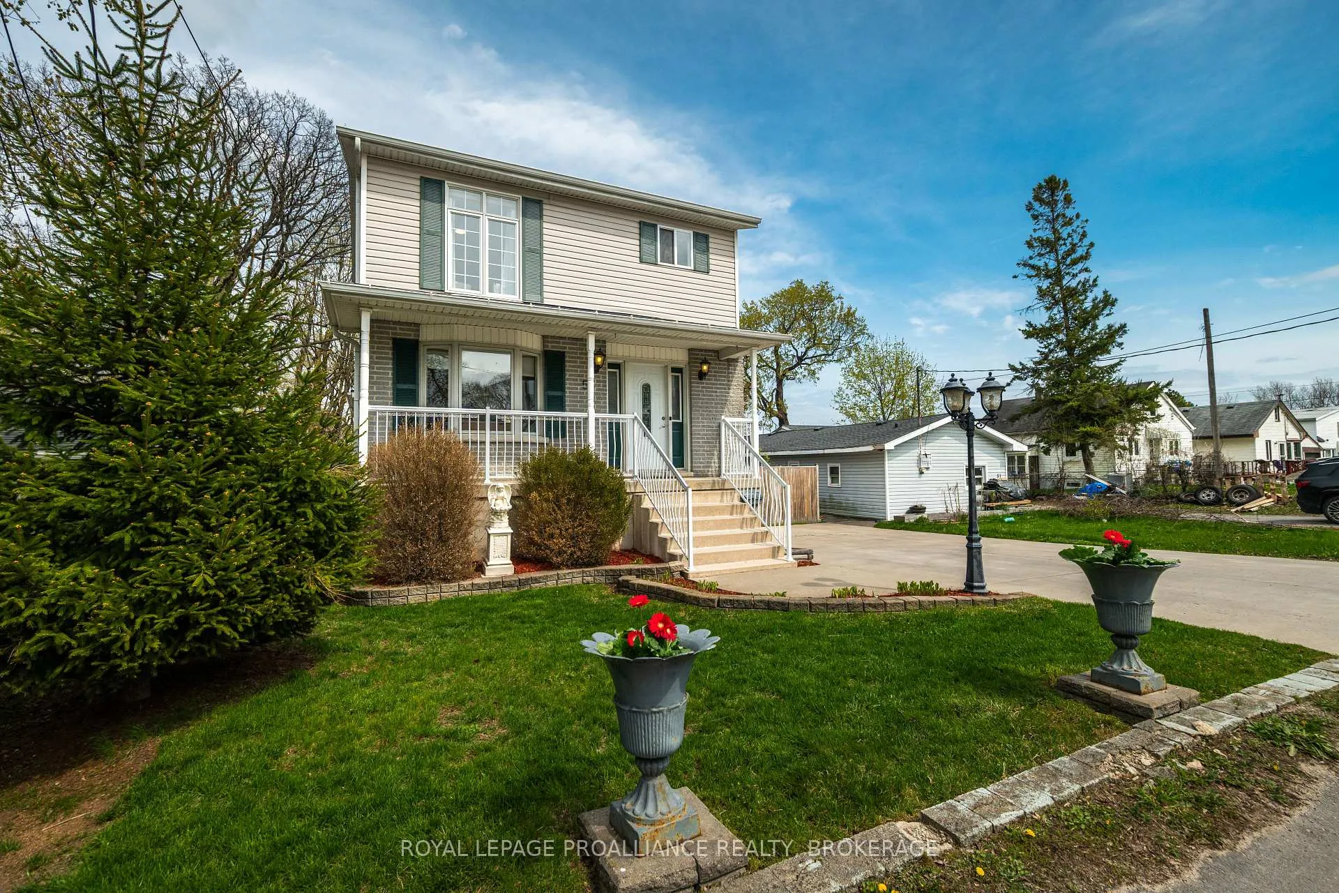 Photo 3 of 55 Shaw Street, Kingston, Rideau — HOMEH