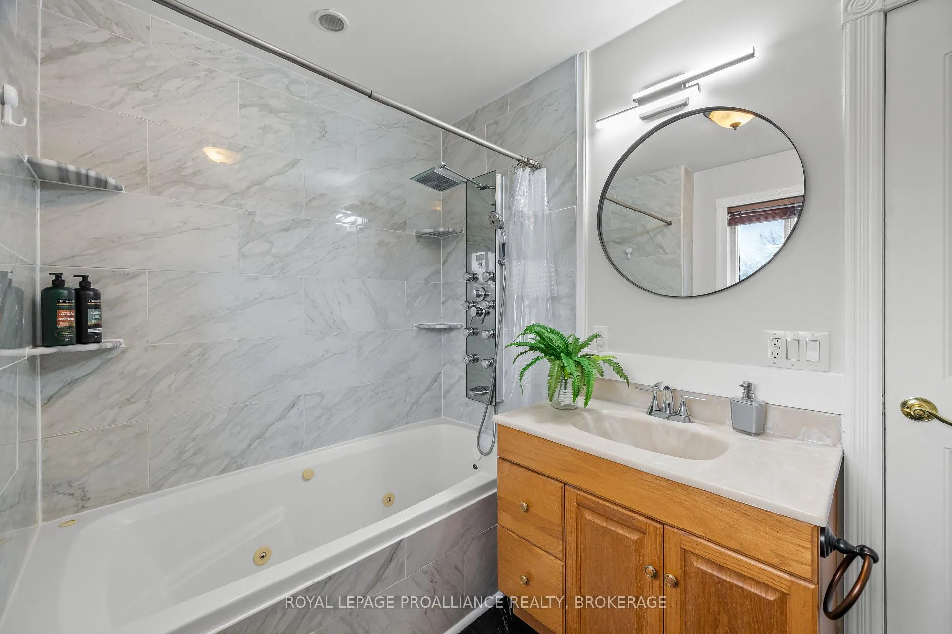 Photo 21 of 55 Shaw Street, Kingston, Rideau — HOMEH