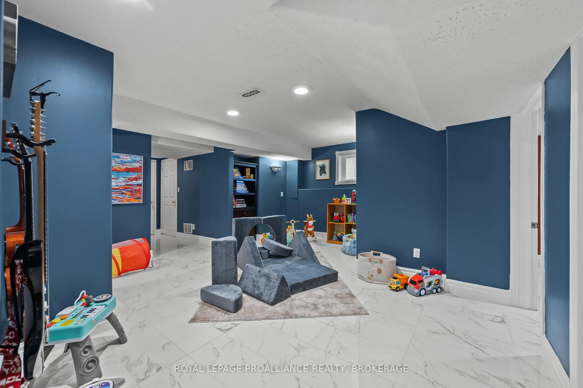 Photo 26 of 55 Shaw Street, Kingston, Rideau — HOMEH