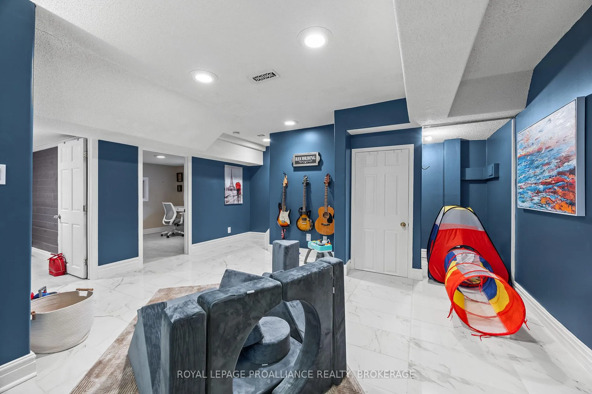 Photo 27 of 55 Shaw Street, Kingston, Rideau — HOMEH