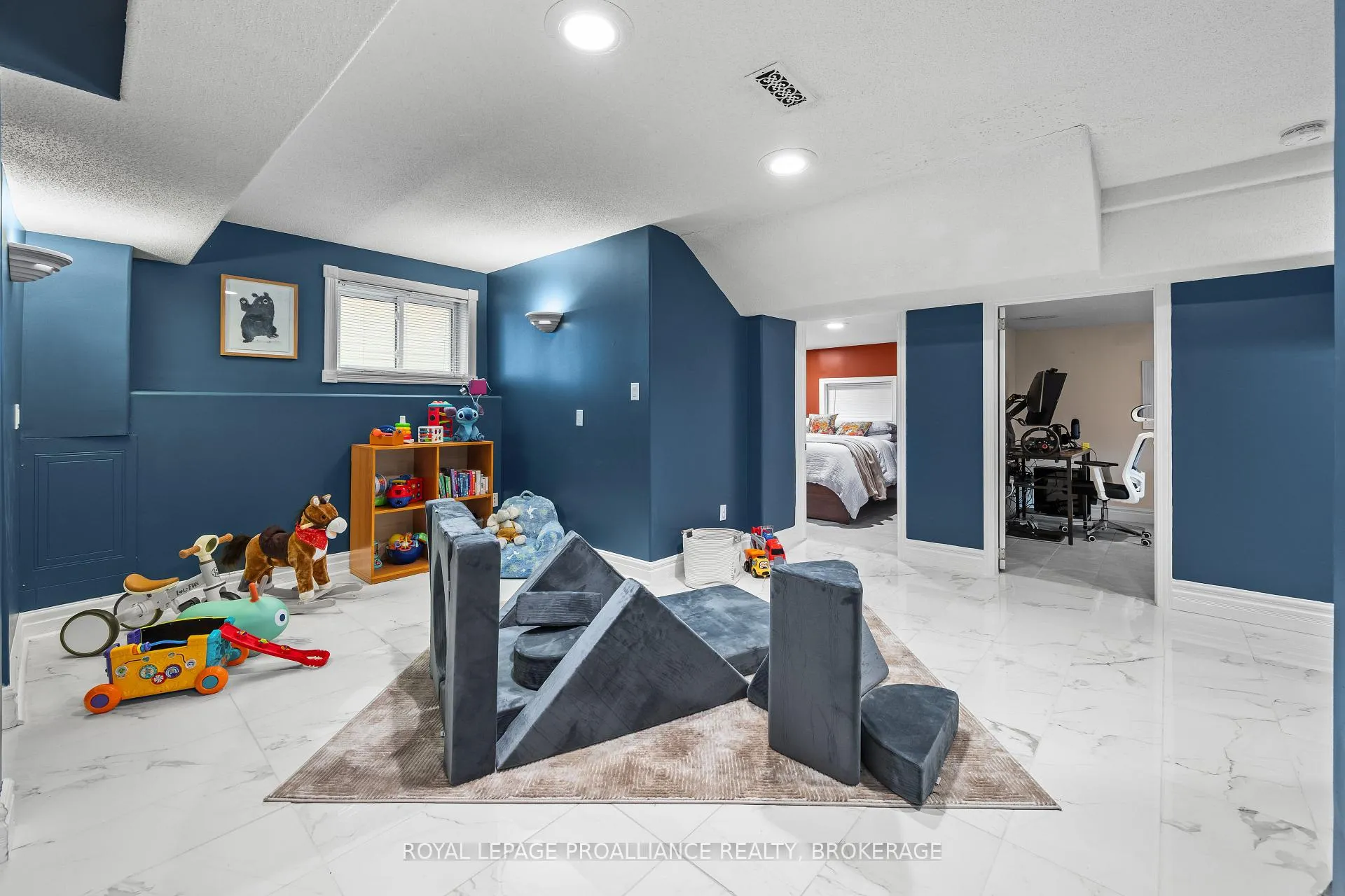 Photo 28 of 55 Shaw Street, Kingston, Rideau — HOMEH
