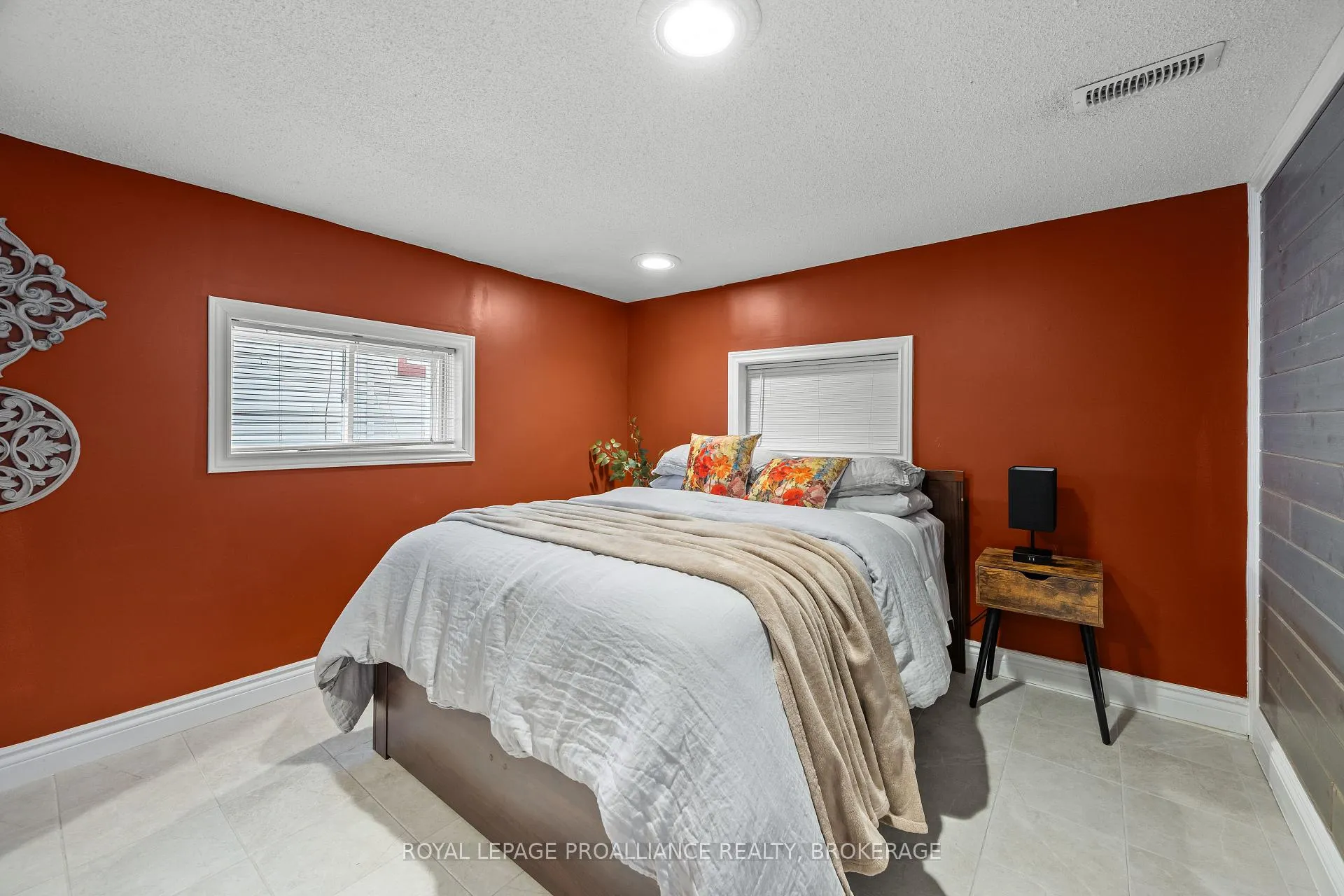 Photo 29 of 55 Shaw Street, Kingston, Rideau — HOMEH