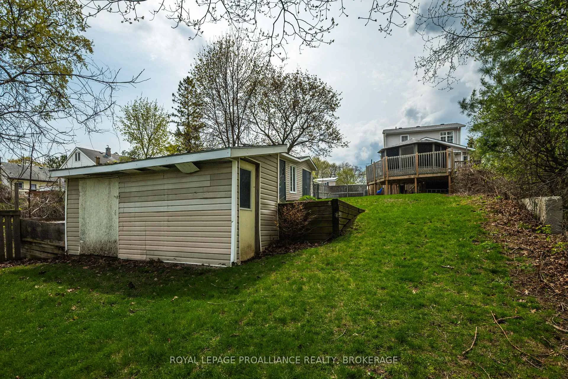 Photo 38 of 55 Shaw Street, Kingston, Rideau — HOMEH
