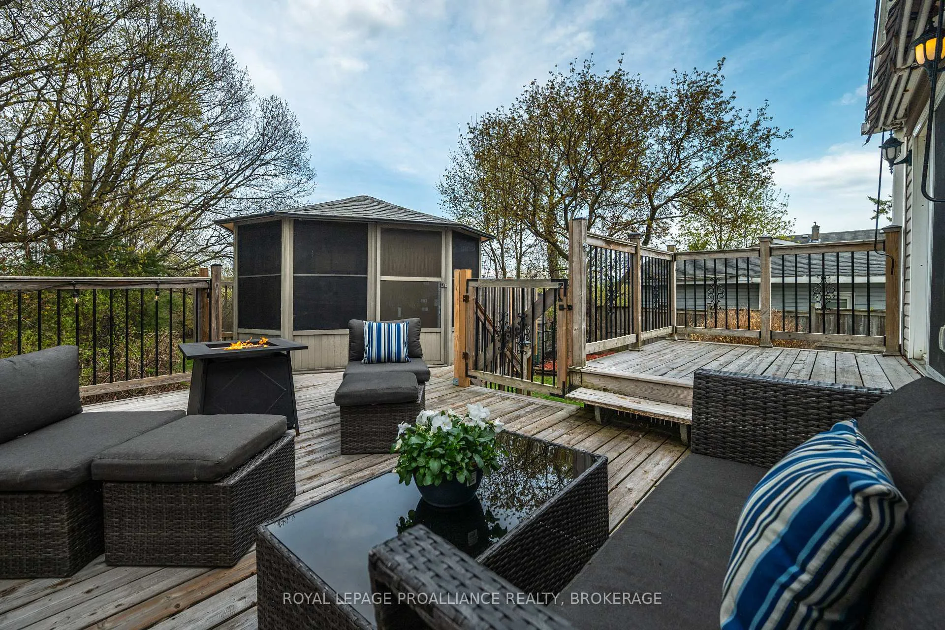 Photo 42 of 55 Shaw Street, Kingston, Rideau — HOMEH