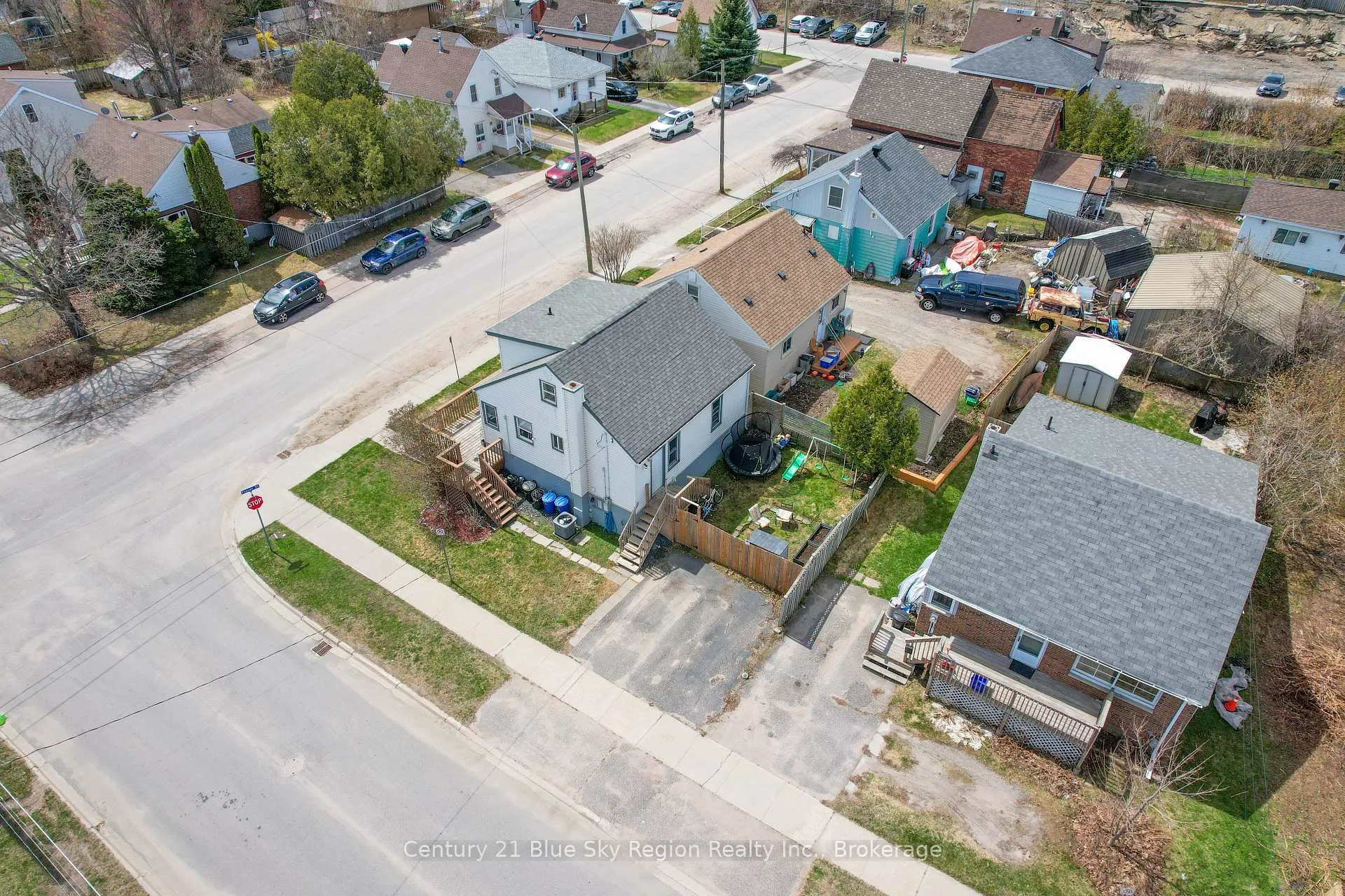 Photo 13 of 890 Fraser Street, North Bay, Central — HOMEH