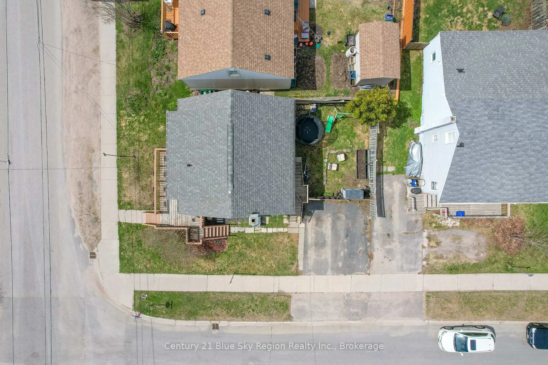 Photo 14 of 890 Fraser Street, North Bay, Central — HOMEH