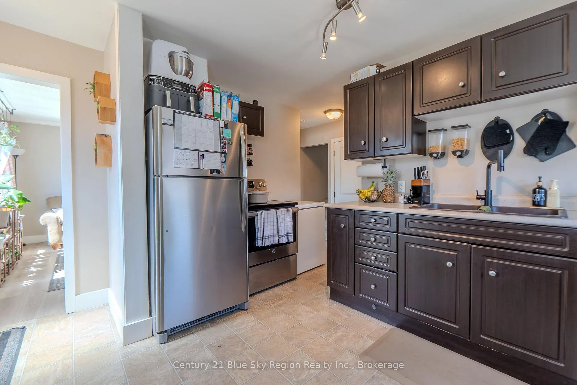 Photo 23 of 890 Fraser Street, North Bay, Central — HOMEH