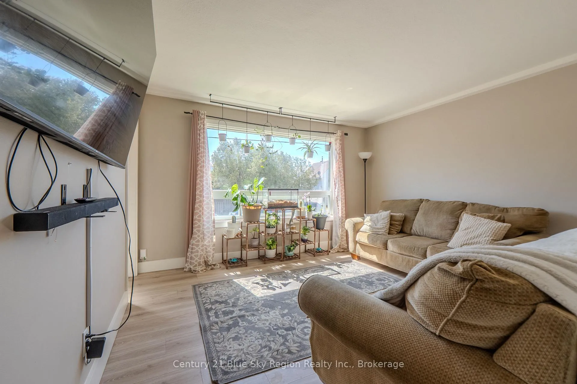 Photo 25 of 890 Fraser Street, North Bay, Central — HOMEH