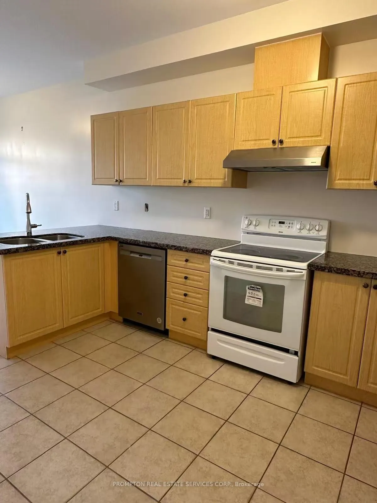 Photo 3 of 11 Ivory Silk Drive, Markham, Cathedraltown — HOMEH