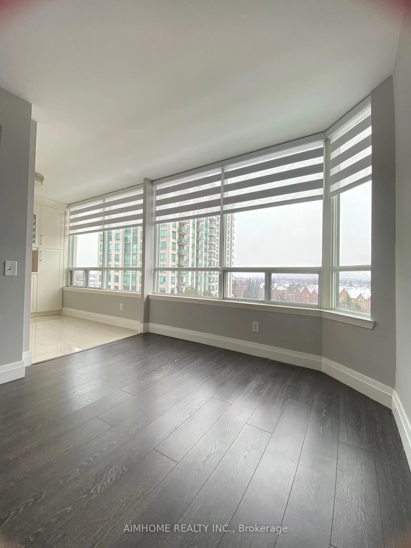 Photo 3 of Unit 608, 110 Promenade Circle, Vaughan, Brownridge — HOMEH