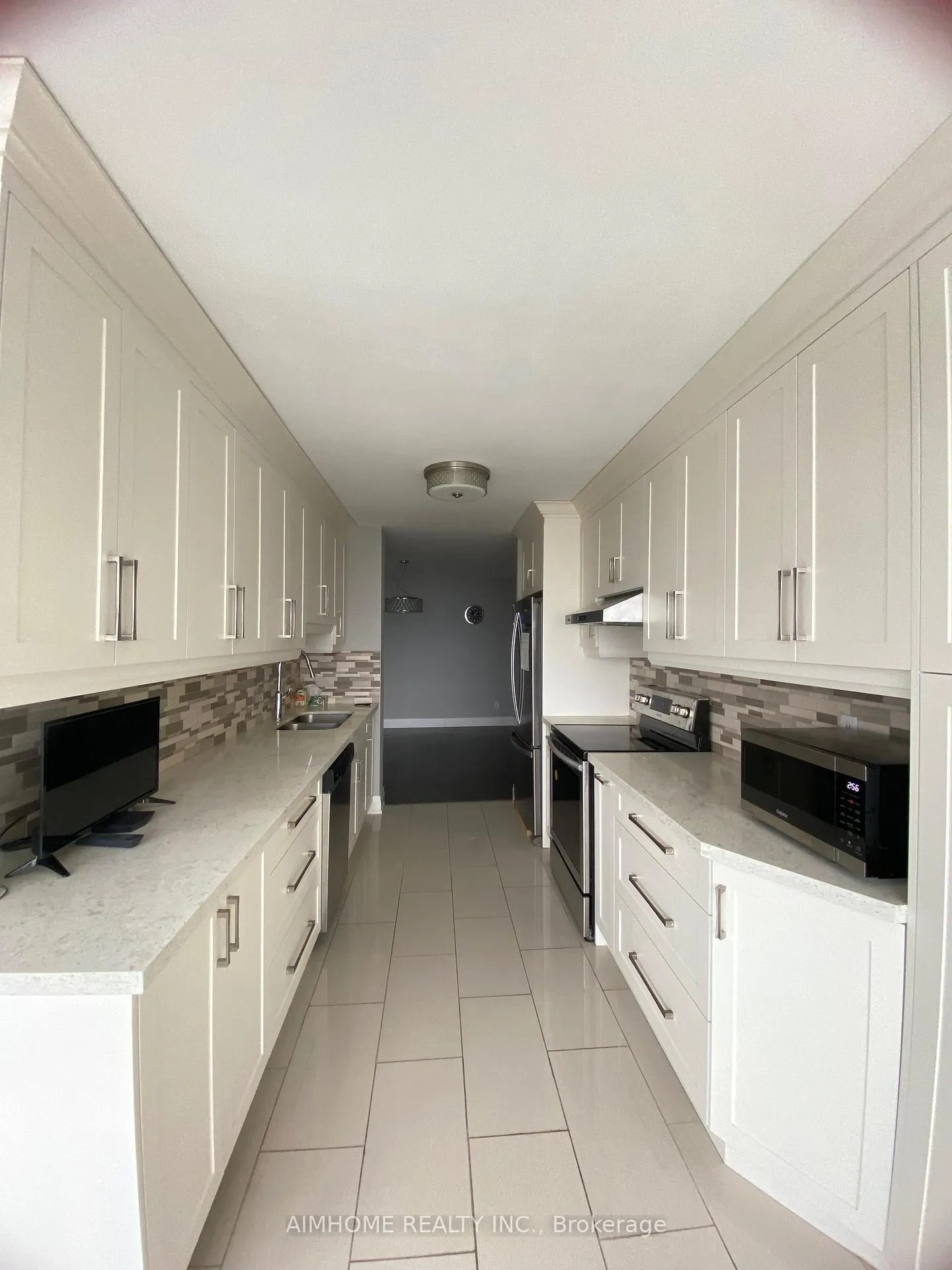 Photo 4 of Unit 608, 110 Promenade Circle, Vaughan, Brownridge — HOMEH