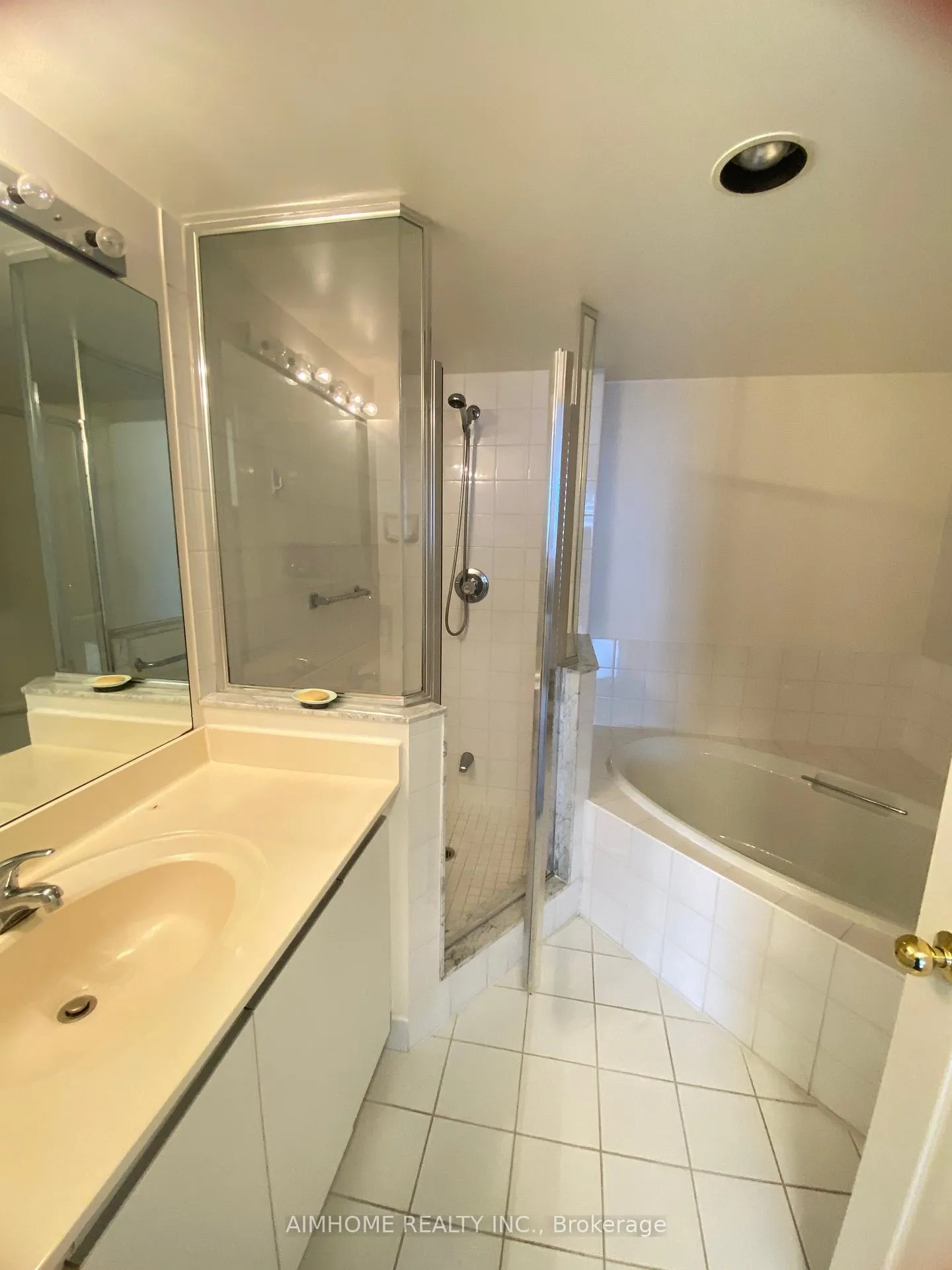 Photo 14 of Unit 608, 110 Promenade Circle, Vaughan, Brownridge — HOMEH
