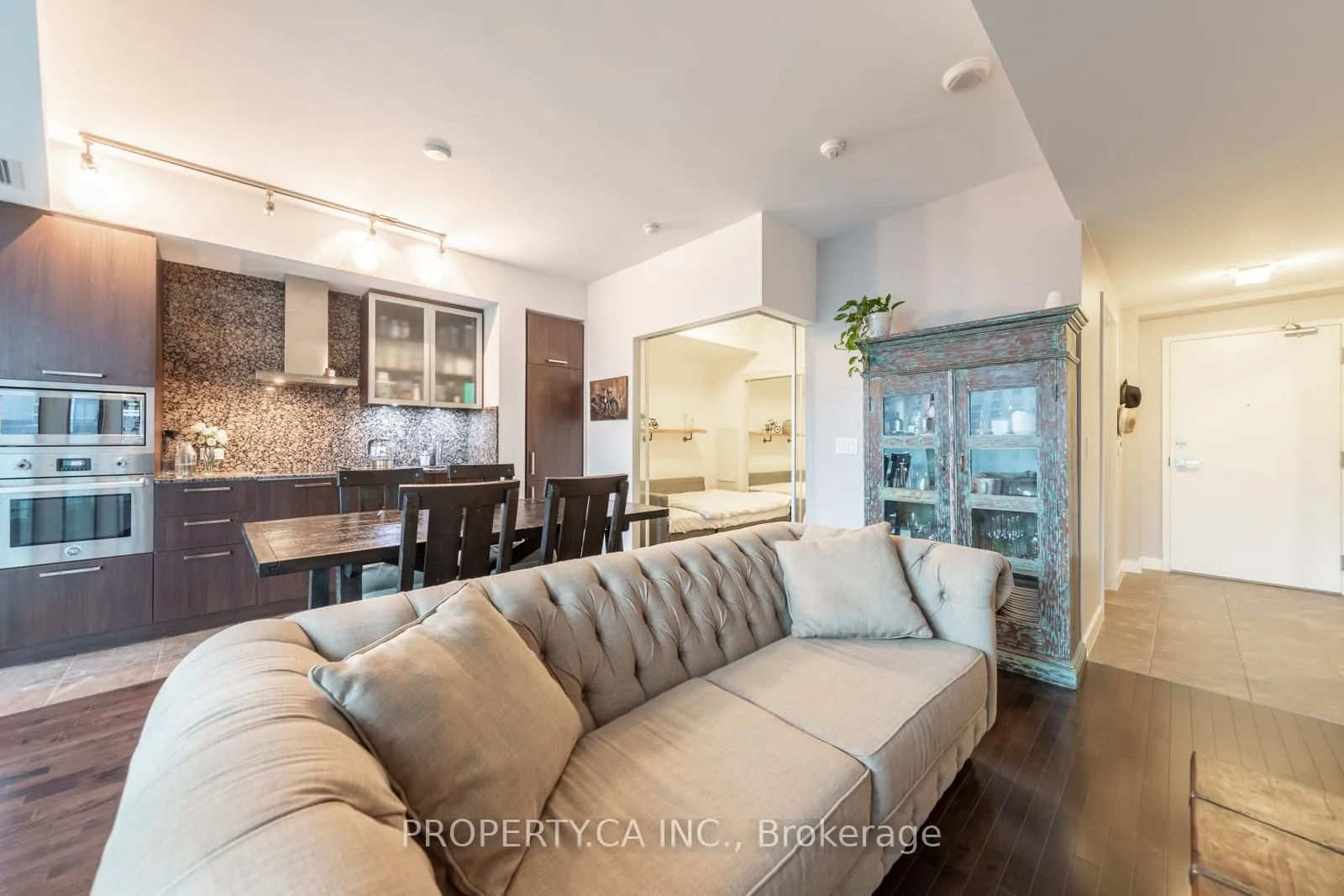 Photo 2 of Unit 806, 14 York Street, Toronto, Waterfront Communities — HOMEH
