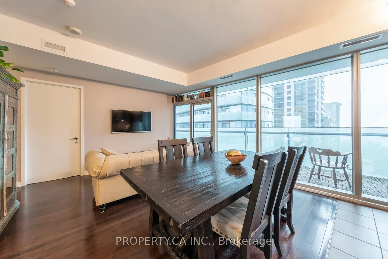 Photo 6 of Unit 806, 14 York Street, Toronto, Waterfront Communities — HOMEH