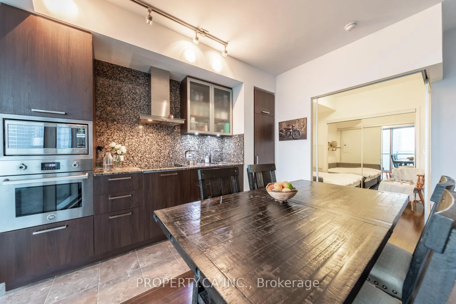 Photo 7 of Unit 806, 14 York Street, Toronto, Waterfront Communities — HOMEH