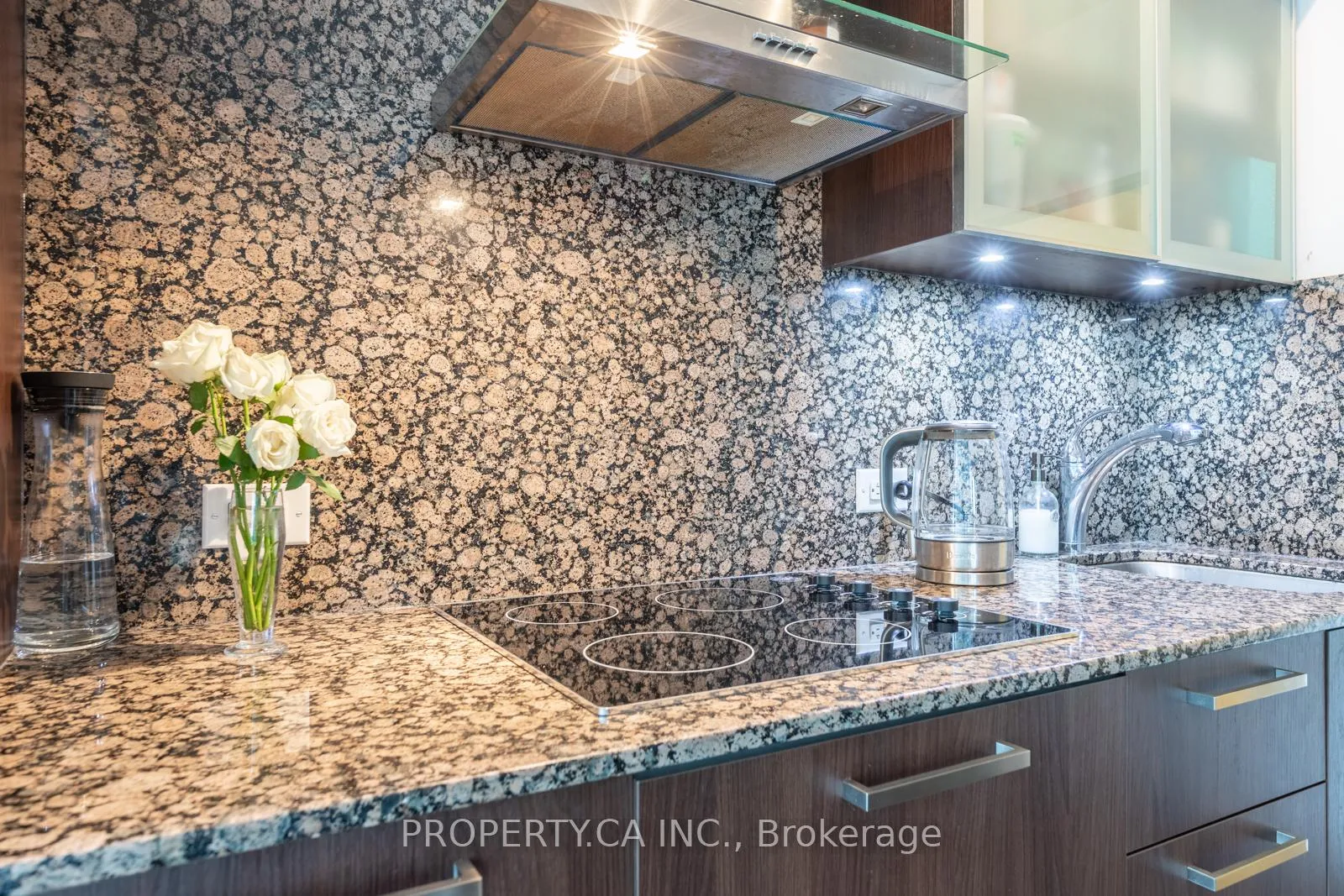 Photo 10 of Unit 806, 14 York Street, Toronto, Waterfront Communities — HOMEH