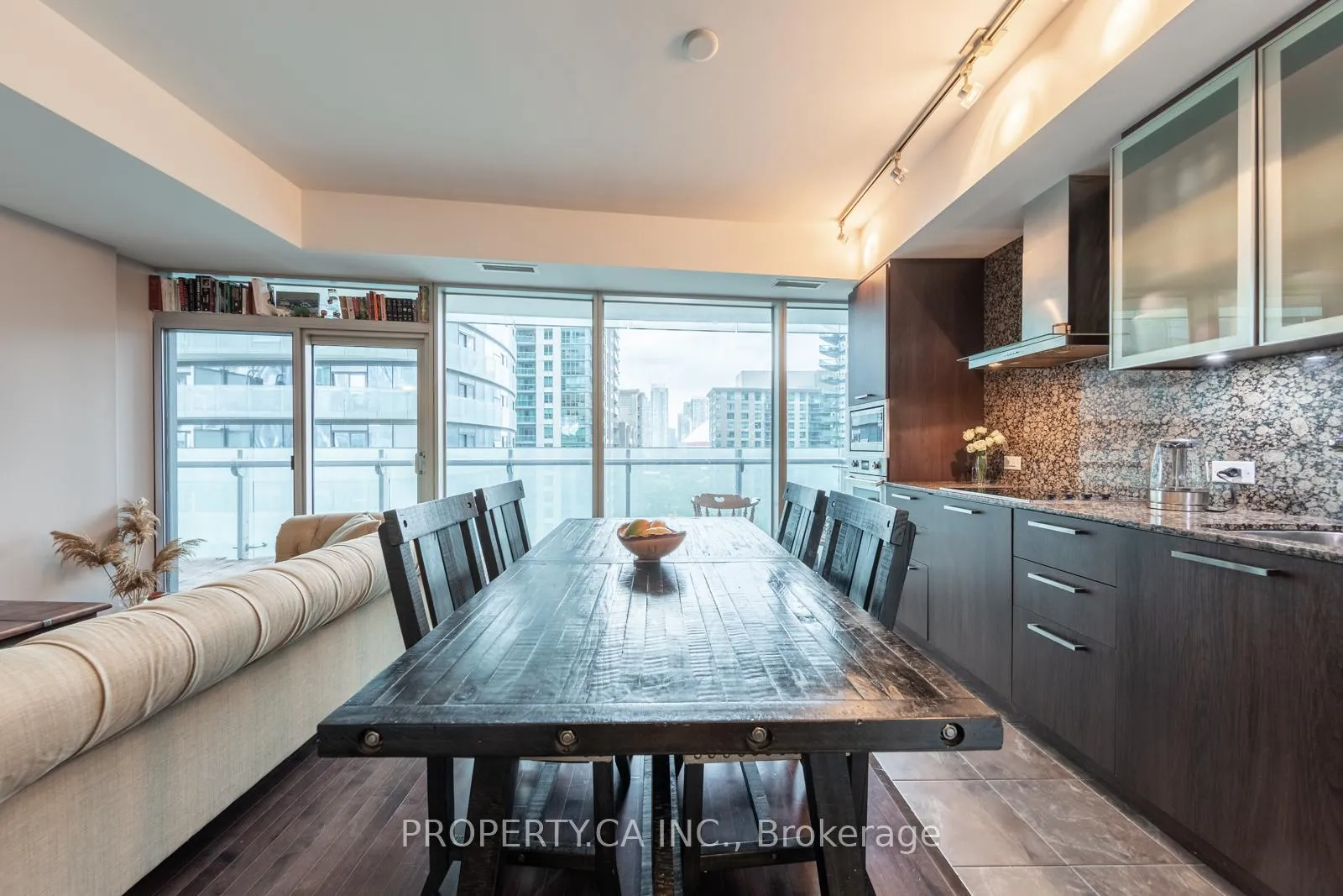 Photo 12 of Unit 806, 14 York Street, Toronto, Waterfront Communities — HOMEH