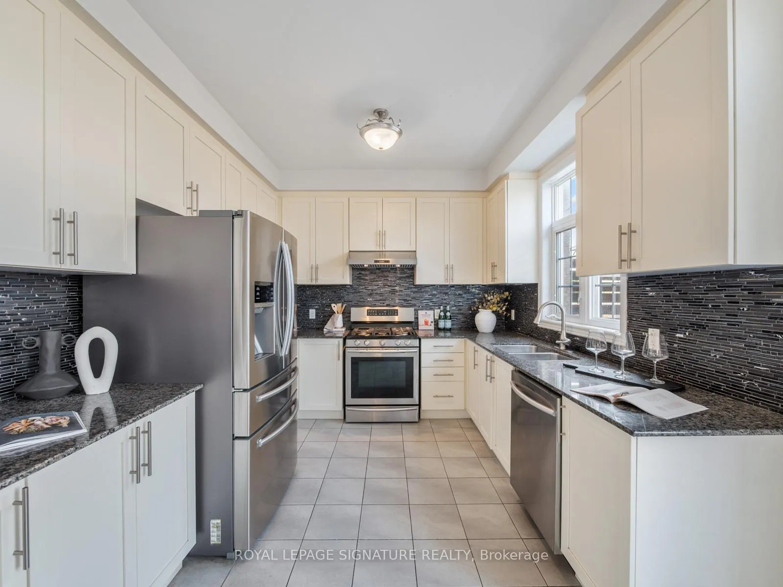 Photo 11 of 30 Westover Drive, Clarington, Bowmanville — HOMEH
